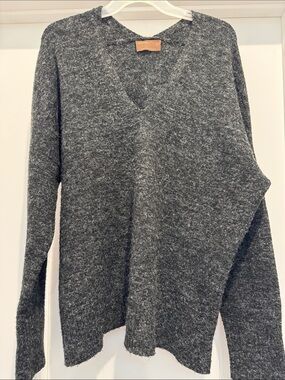 Kerisma Women's Charcoal Gray V-Neck Sweater